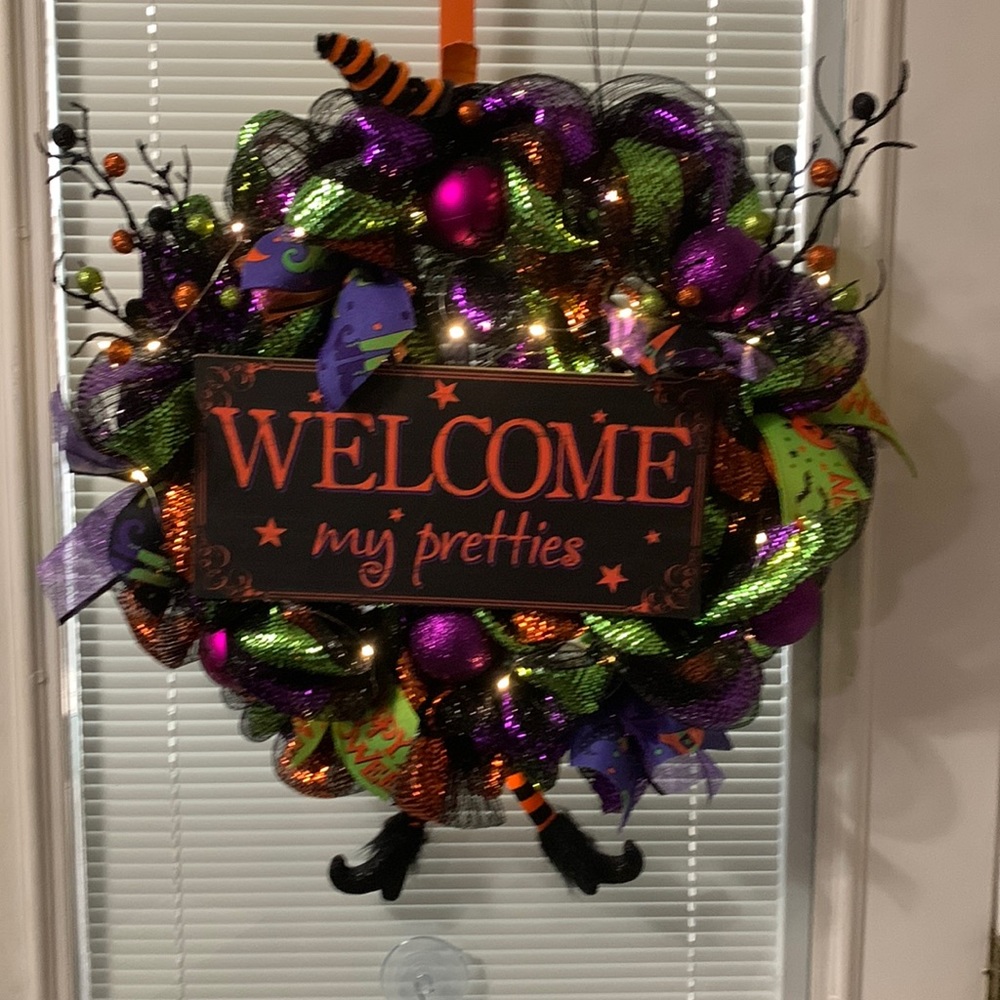 NEW HANDMADE HALLOWEEN WELCOME MY PRETTIES WITCH WREATH WITH LIGHTS
